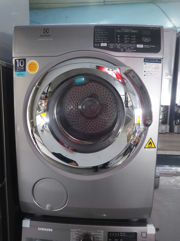 Máy sấy thông hơi Electrolux8kg EDS805KQSA mới 95%