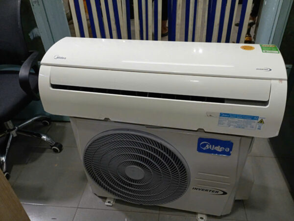 Máy lạnh Midea 1.5hp inverter MSFR-13CRDN8