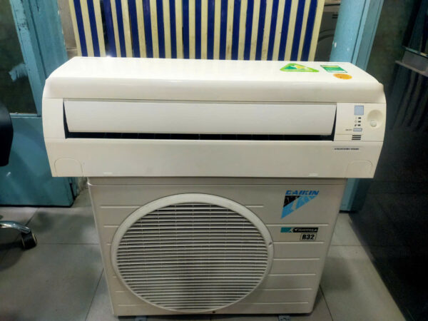 Máy lạnh Daikin 1hp inverter êm đẹp mới 90%