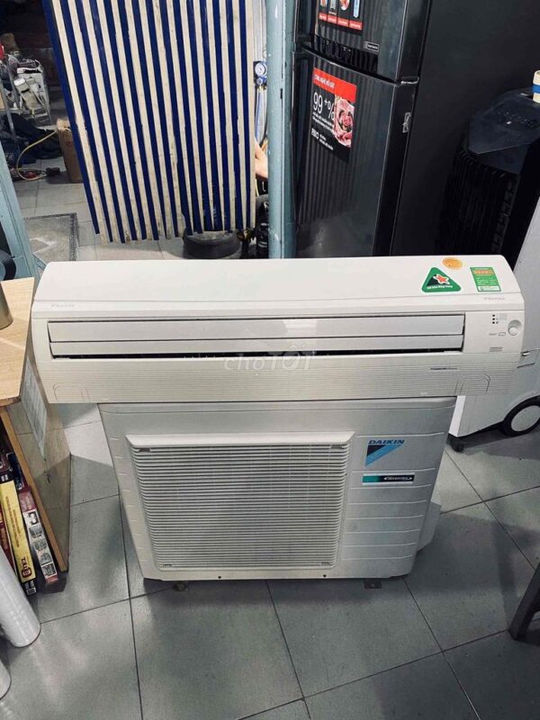 Máy lạnh Daikin 2hp Inverter FTKS50 mới 90% R410A