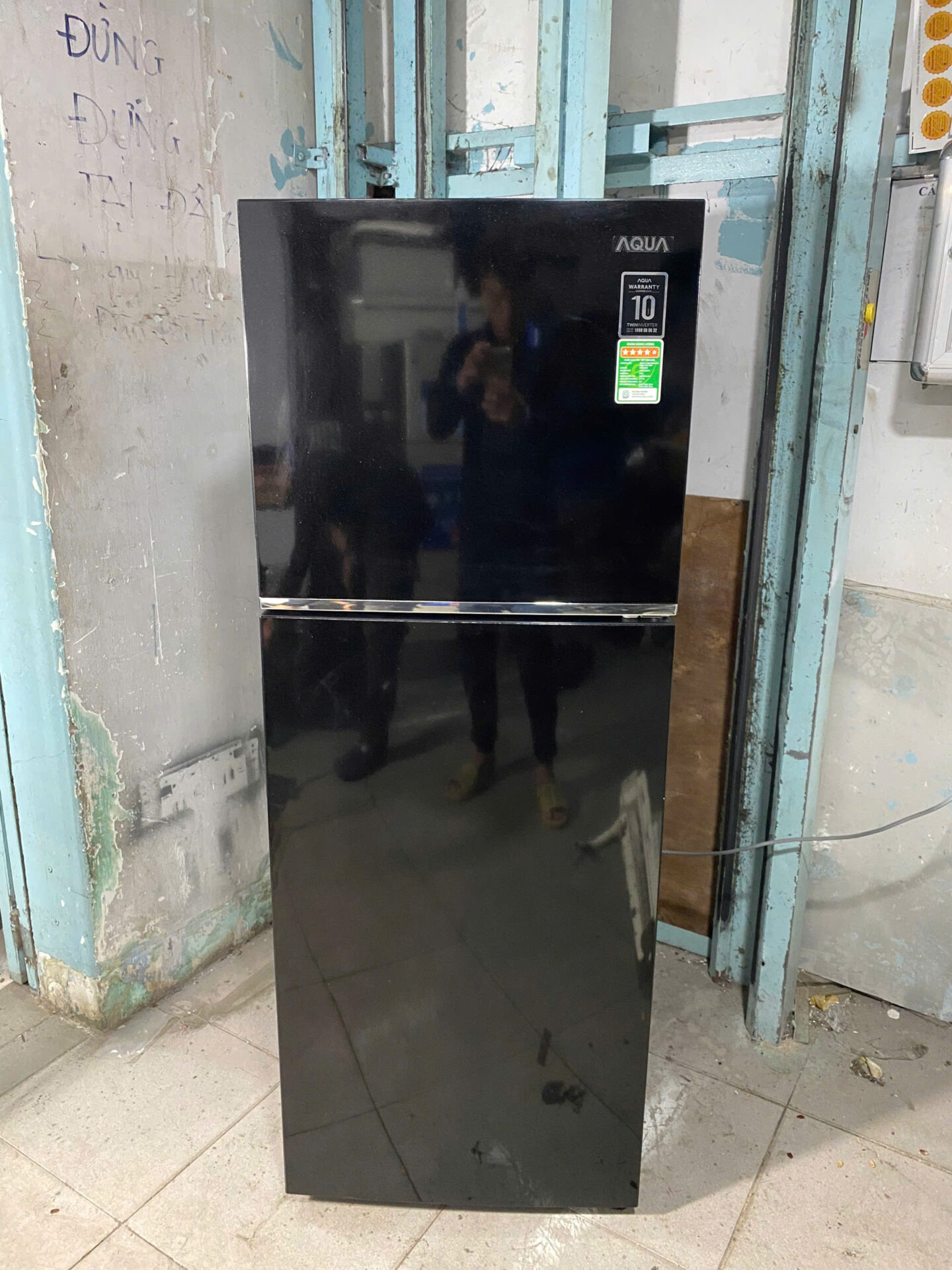 Tủ lạnh Aqua Inverter 245L tiết kiệm điện mới 98% - FREE SHIP -Bảo hành 12 tháng