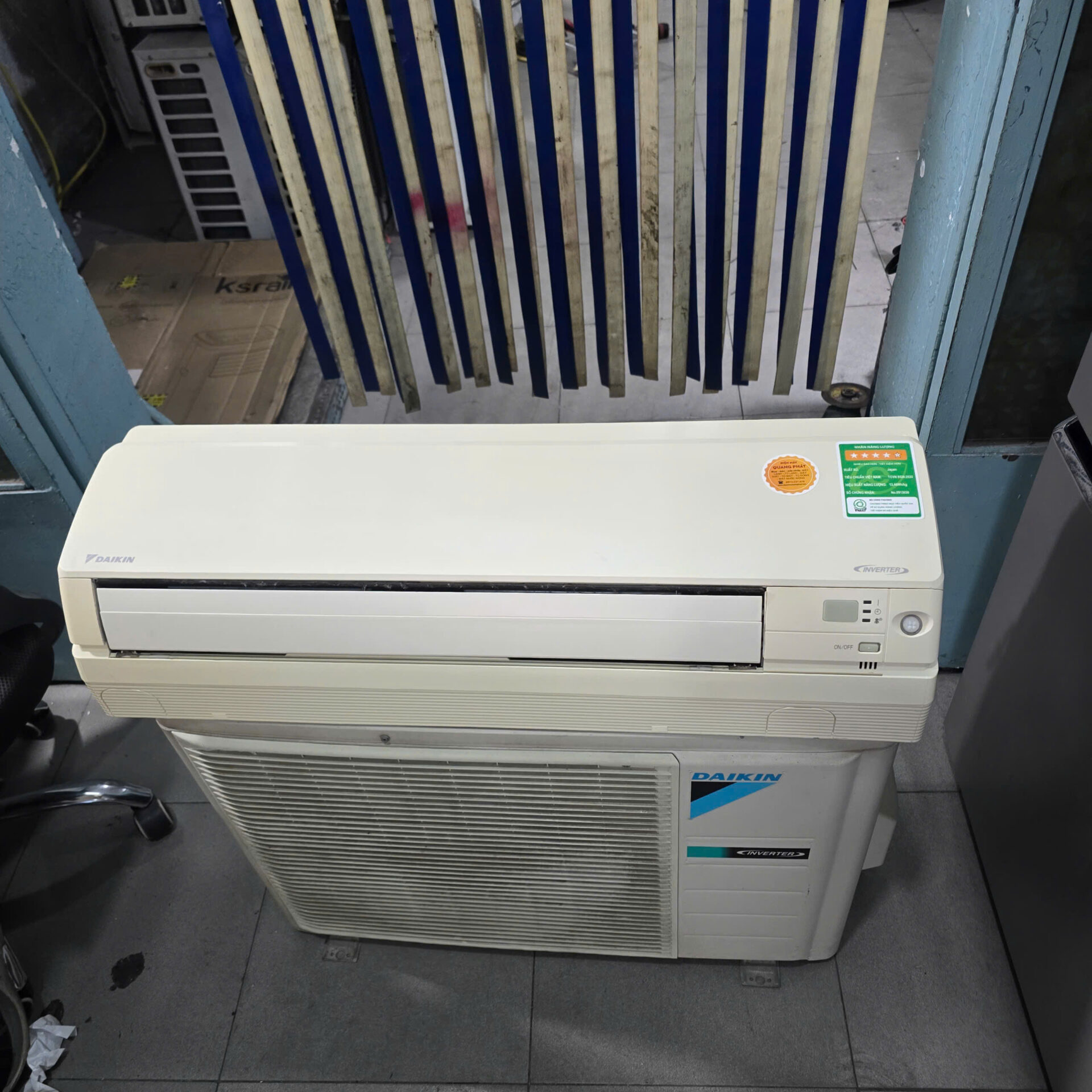 Máy lạnh Daikin 1.5Hp Inverter FTKD35GVMV bao công lắp