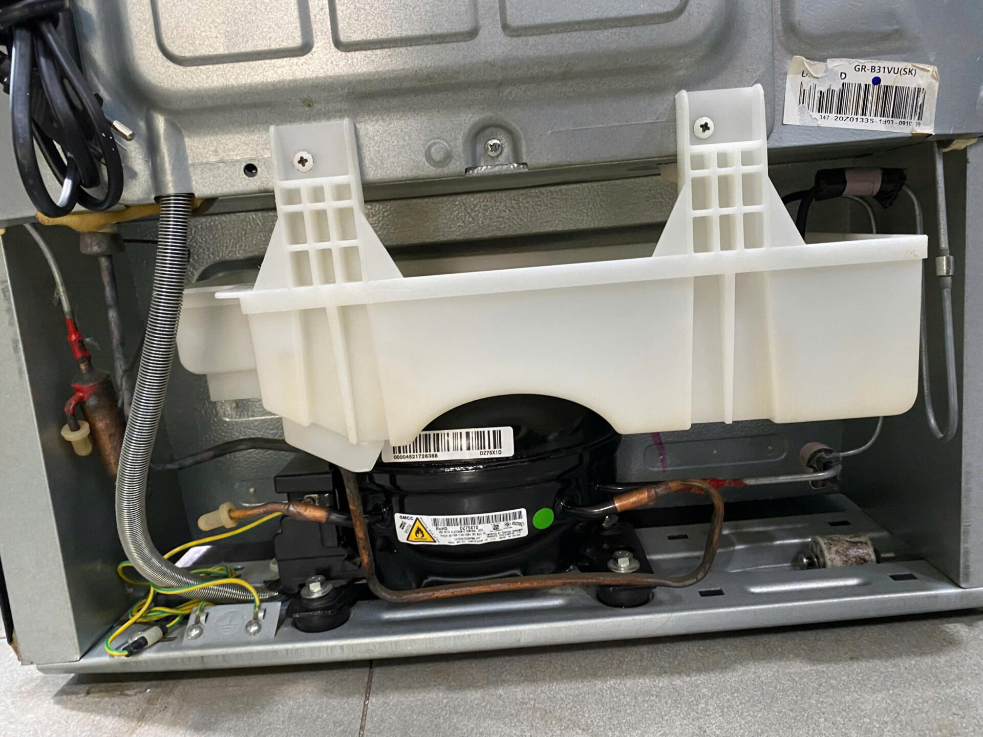 Tủ lạnh Toshiba Inverter 253 lít GR-B31VU SK Freeship - Hình ảnh 2