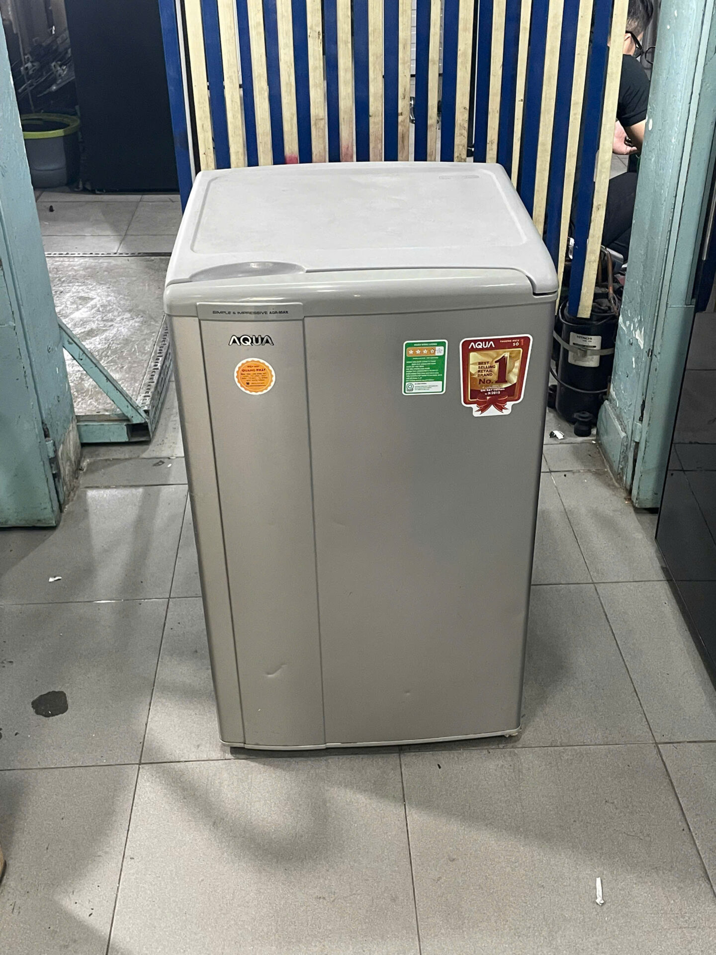 Tủ lạnh aqua 90 lít bền bỉ, nhẹ điện – FreeShip