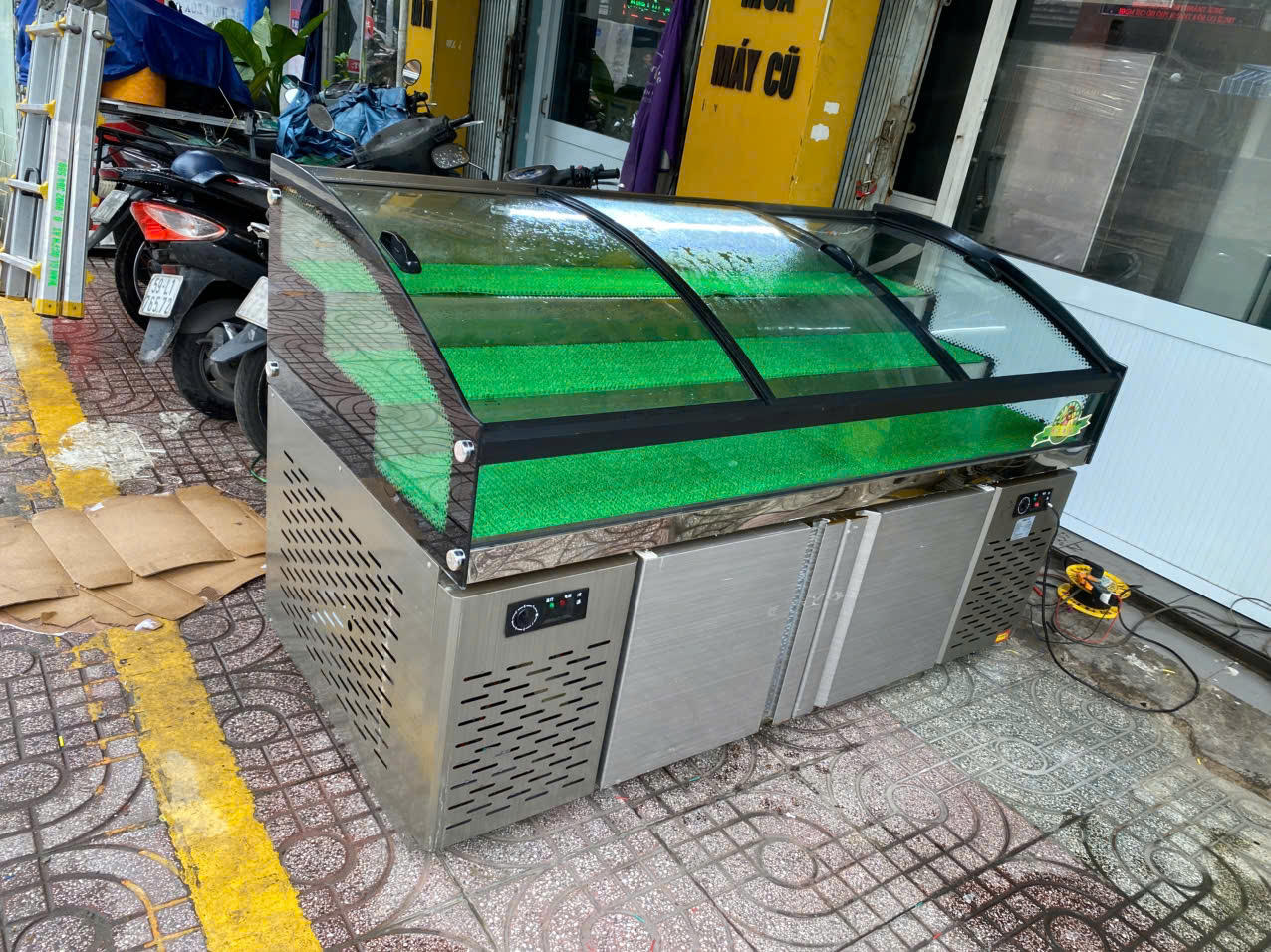 Tủ đông mát trưng bày 600L mới 90% Date T8/2025 - FreeShip - Hình ảnh 4