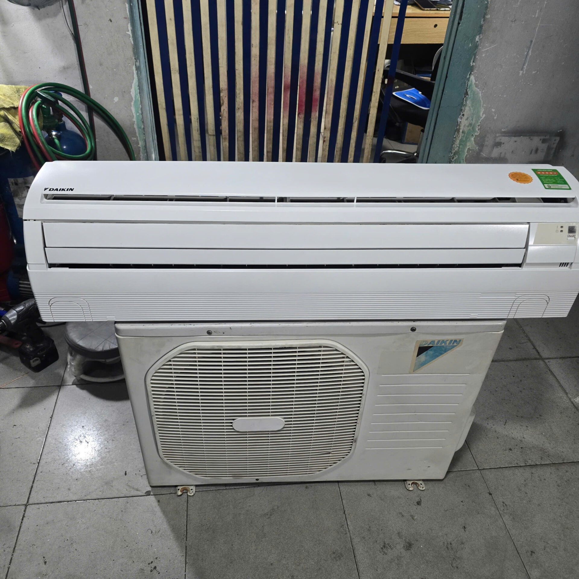 Thanh Lý Máy lạnh Daikin 2HP - Bao công lắp đặt - BH 6th