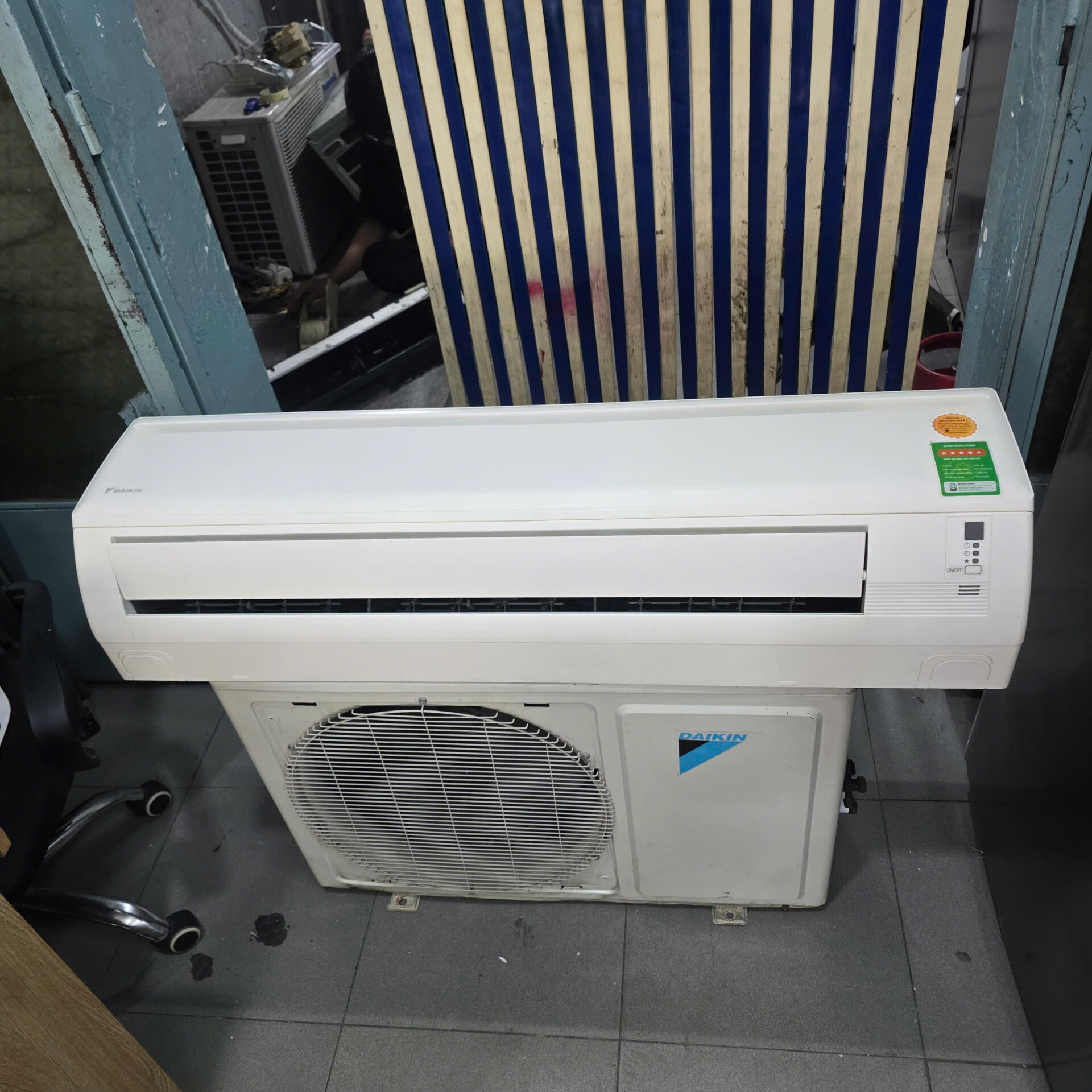 Máy lạnh Daikin 2HP - Bao công lắp - BH 6 tháng