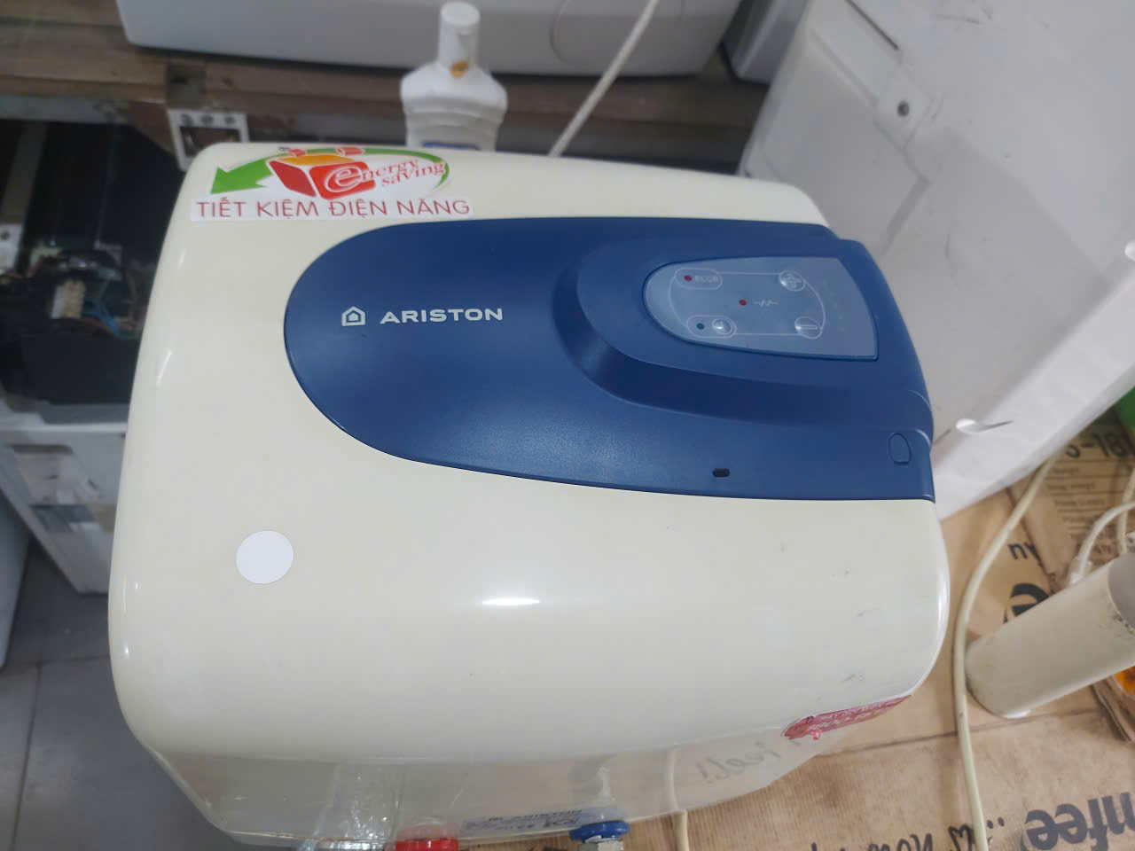 Bình nóng lạnh Ariston 15 lít - Free Ship & lắp đặt