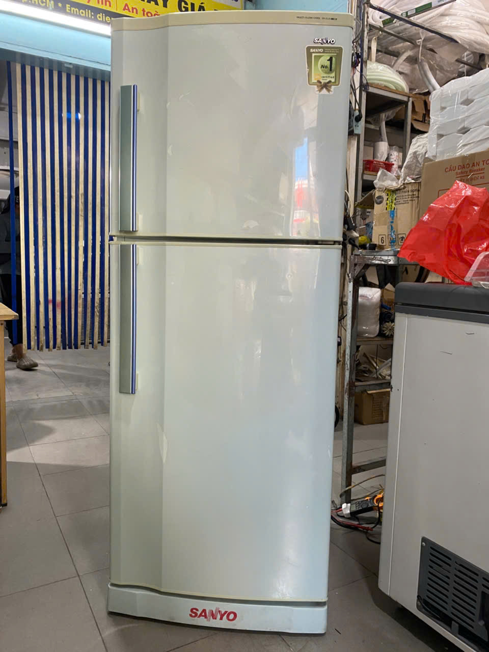 Tủ lạnh Sanyo 250 lít Ko đóng tuyết - Free Ship
