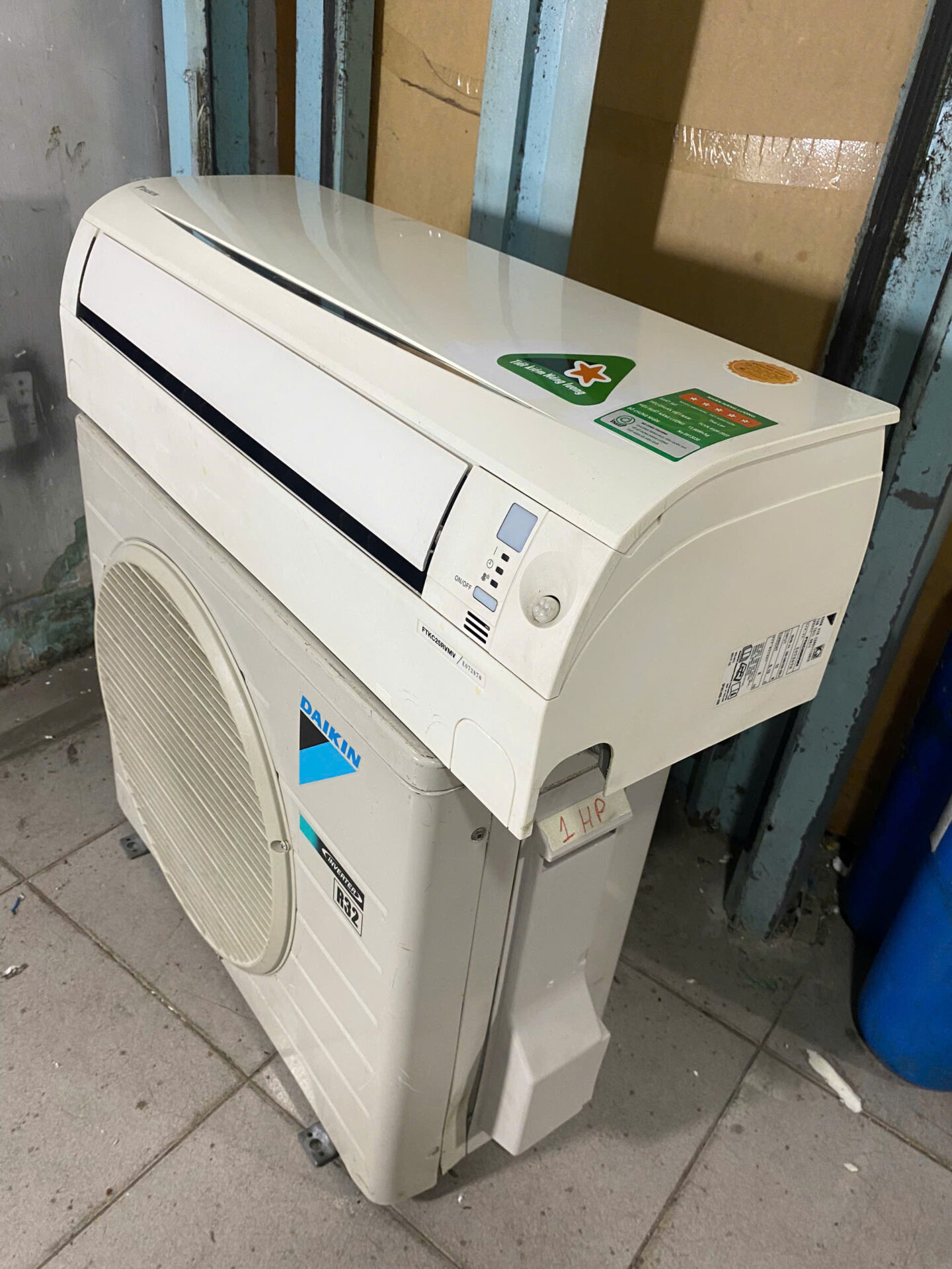 Máy lạnh Daikin 1HP Inverter FTKC25RVMV - Bao công lắp - Hình ảnh 3