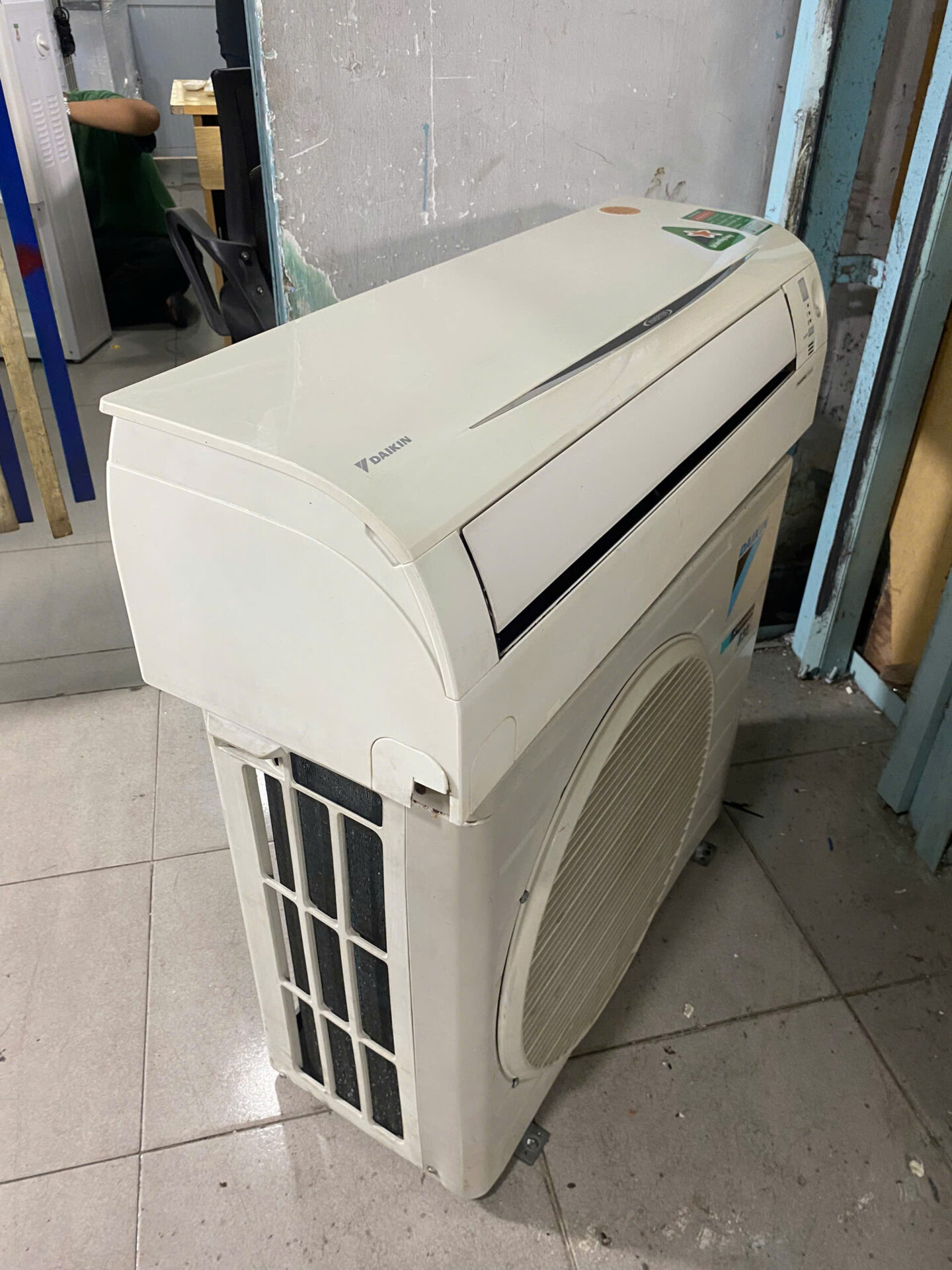 Máy lạnh Daikin 1HP Inverter FTKC25RVMV - Bao công lắp - Hình ảnh 4